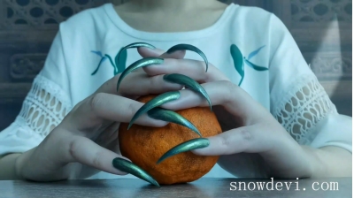 SNOW977-Green Nails3