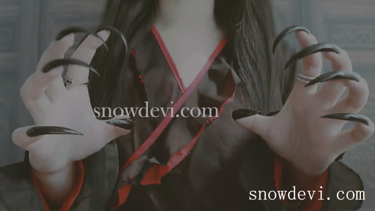 SNOW1180-Showing Black  Nails8