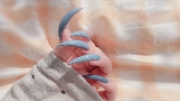 SNOW1414-Showing Blue Nails
