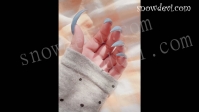 SNOW1414-Showing Blue Nails